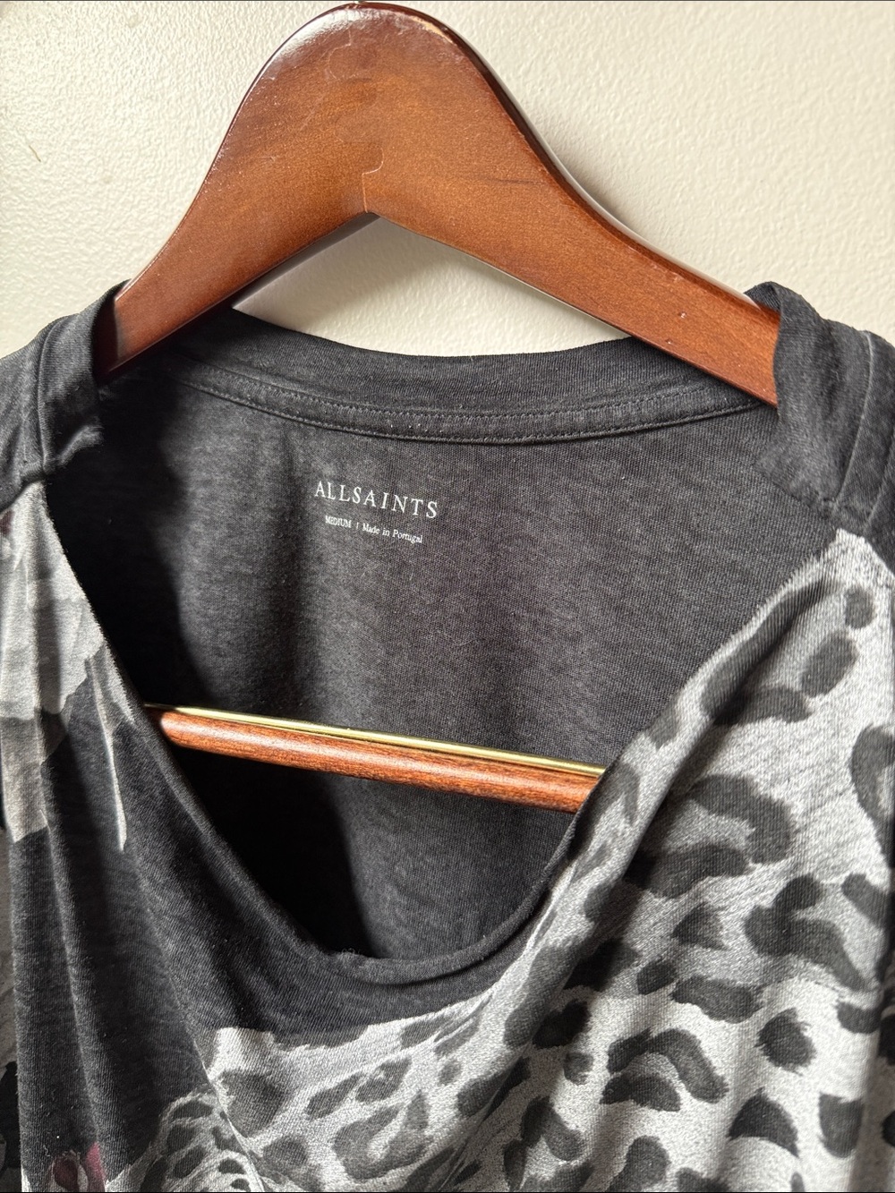 AllSaints Leopard Floral Graphic Tee Sz Medium Boxy Cap Sleeve Rose Animal Print - Picture 4 of 6